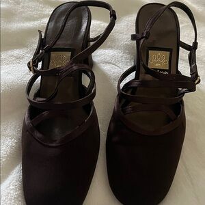 Nina Maxima chocolate brown satin trimmed pump.